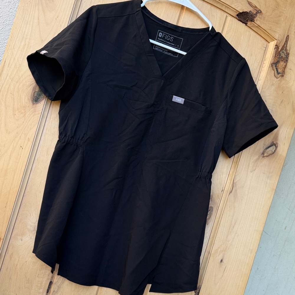 Figs women maternity Black V-Neck Short Sleeve Tee